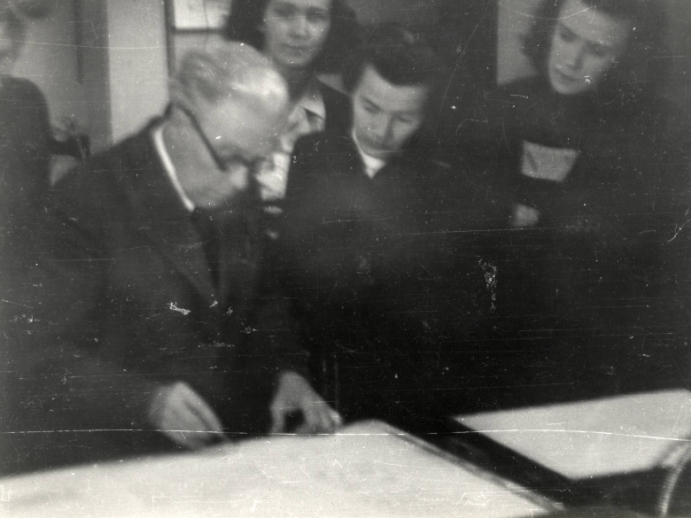 Marta Staņa su savo mokytoju Ernestu Štālbergu, nuotrauka iš Latvijos architektūros muziejaus, data nežinoma