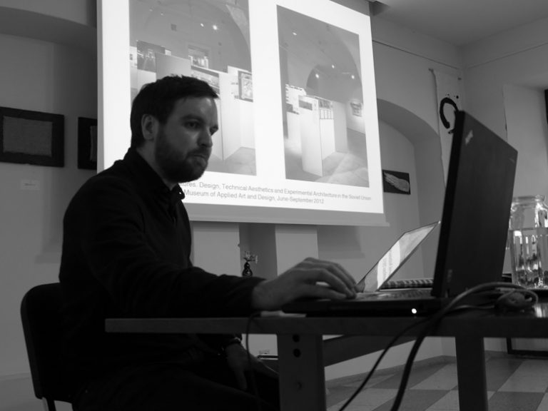 Andresas Kurgas skaito pranešimą seminare Vilniuje, 2013 m. spalio 25 d. I. M. Malinauskaitės nuotrauka